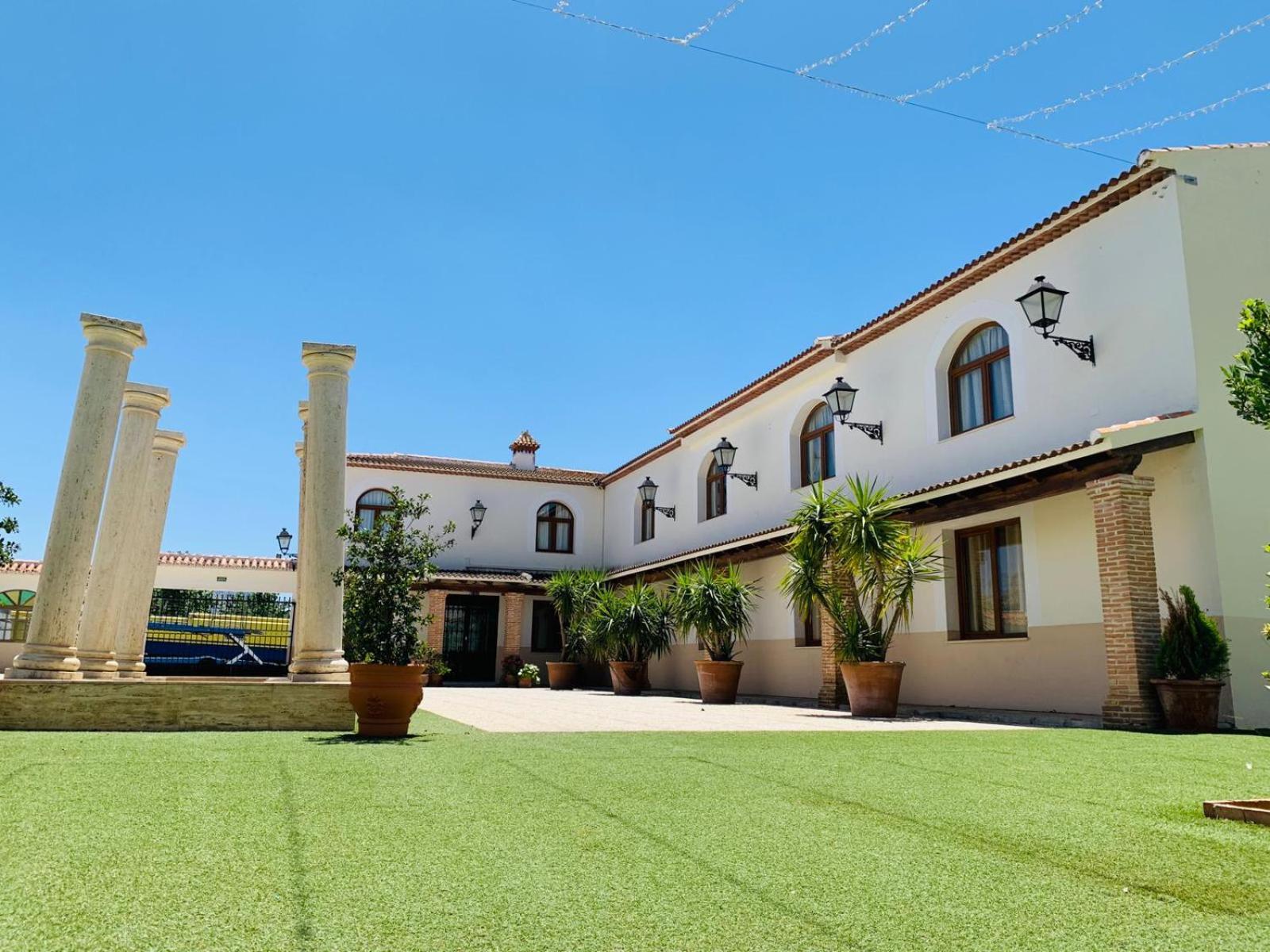 Hotel Restaurante Paneque Villanueva del Trabuco Exterior foto